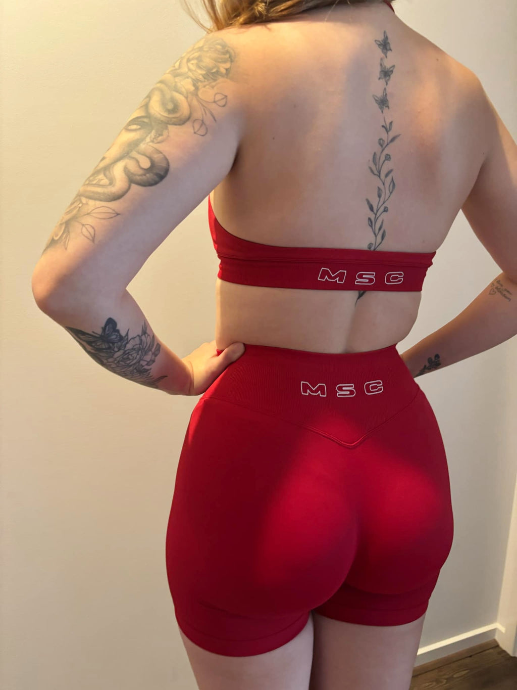 IMPACT sculpt Halter crop (Cherry red)