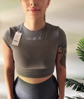 BELLA crop baby T (Pebble)