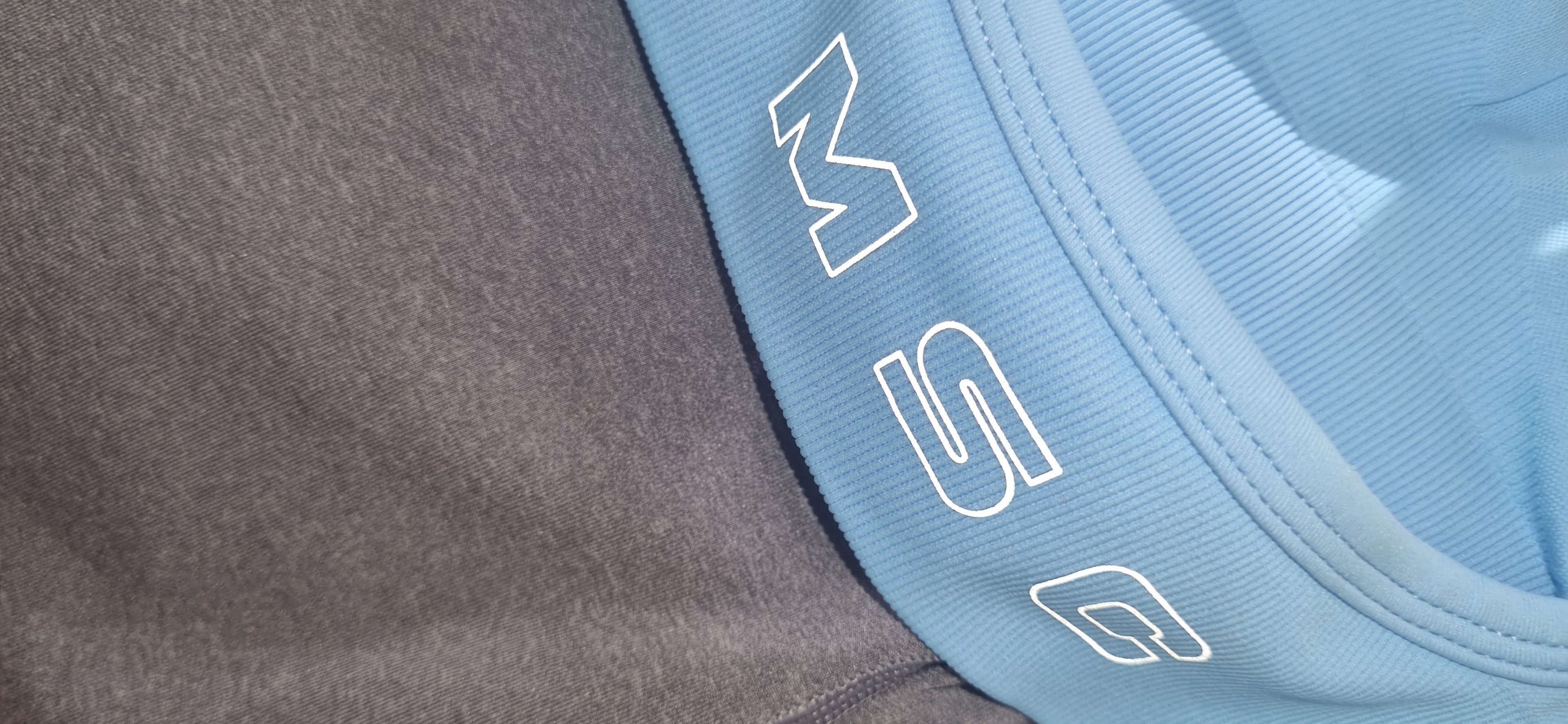 AMANI crop (Baby blue)